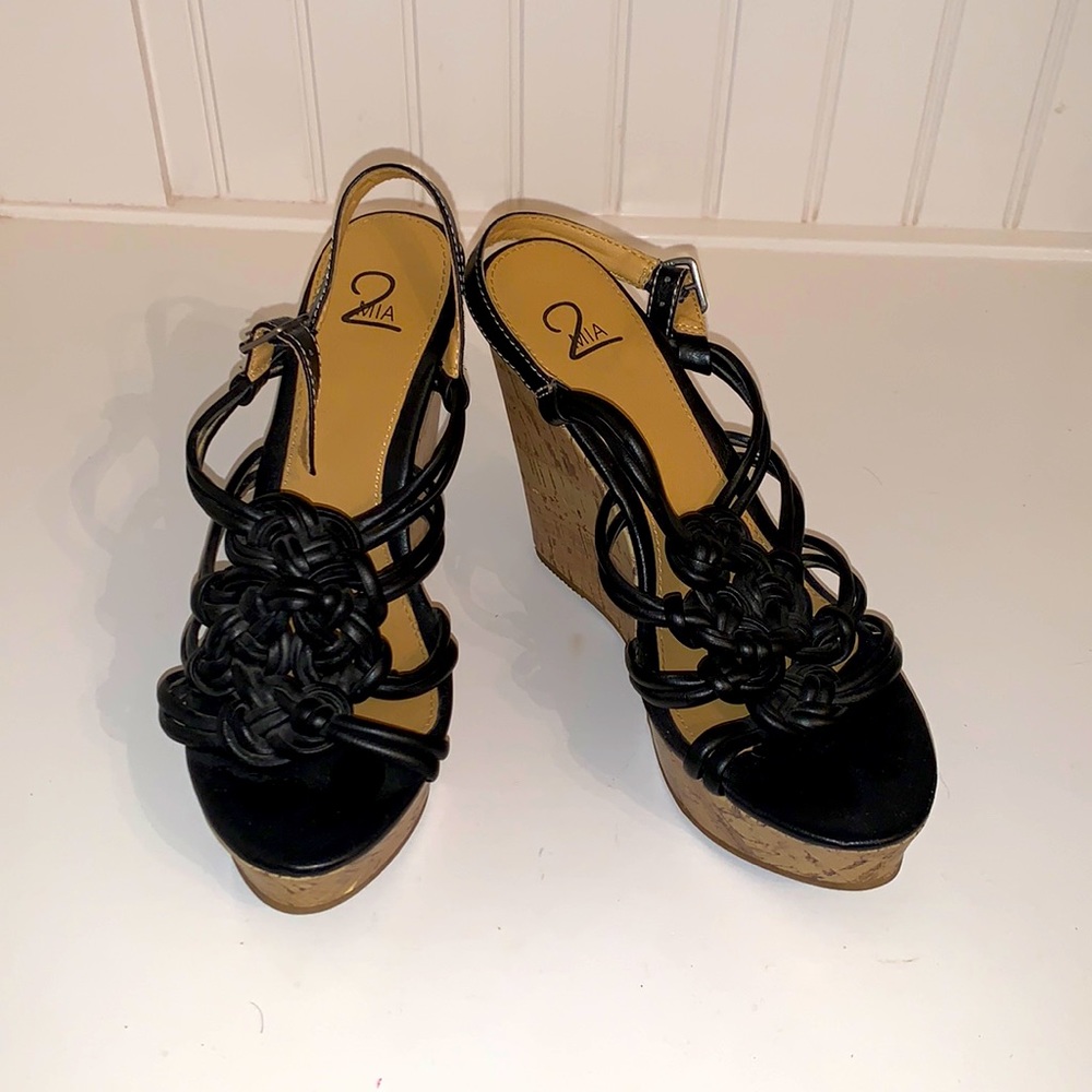 Black strappy wedge